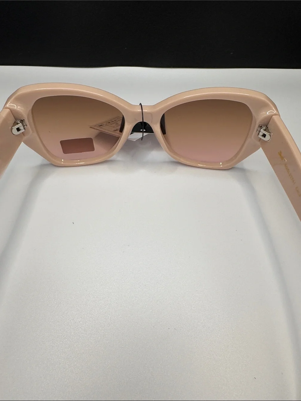 Stylish Blush Pink Cat-Eye Sunglasses - UV Protection